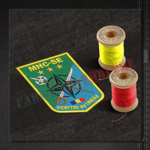 Emblema Comandamentul Corpului Multinational de Sud-Est (HQ MNC-SE)