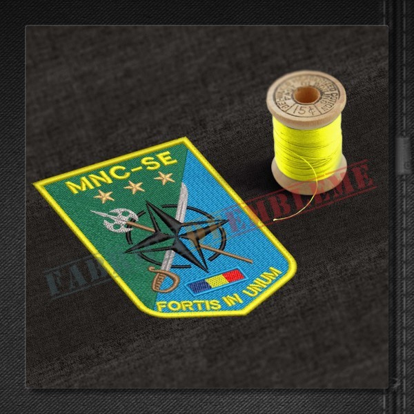 Emblema Comandamentul Corpului Multinational de Sud-Est (HQ MNC-SE)