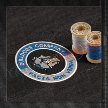 Emblema Bulldogs Company - Facta non verba